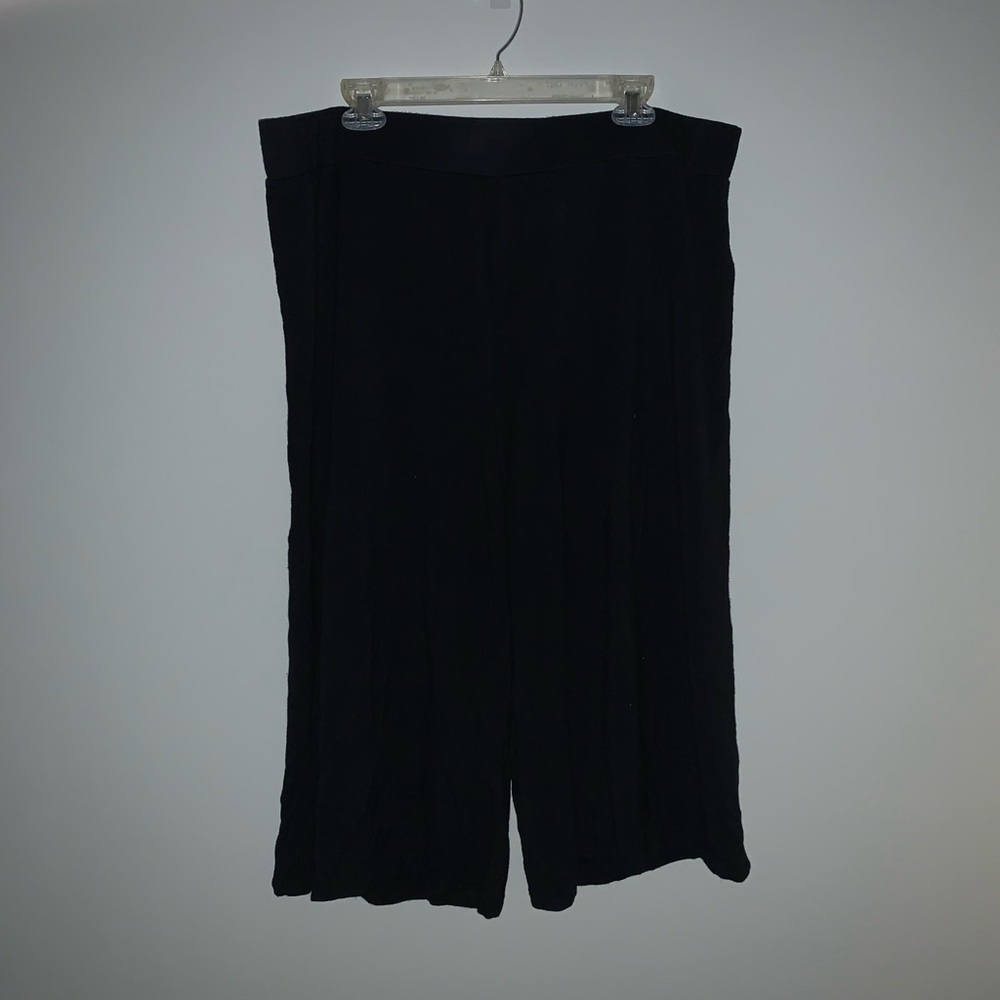 Women’s Wide Leg Crop soft pants.
